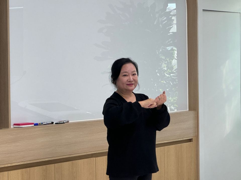 241122_다채로운 시각 한국수어통역_안정선 (30).jpg