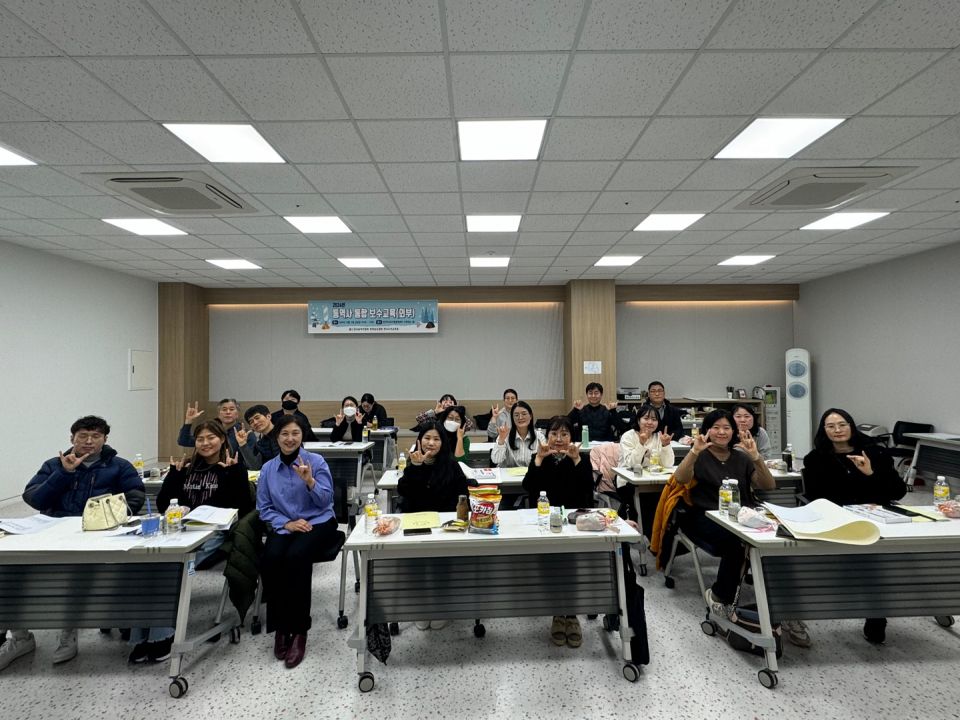 241213_장애인 고용 및 직업재활_통역 중점으로(손은선)_단체사진.jpg