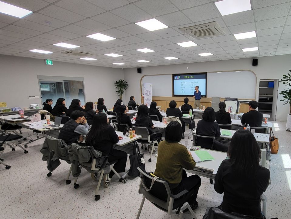 20260415_수어통역사 보수교육 오전강의(17).jpg