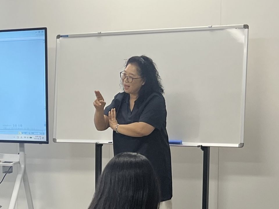 2. 홈페이지 업로드용 교육사진_필기통역(2).jpg