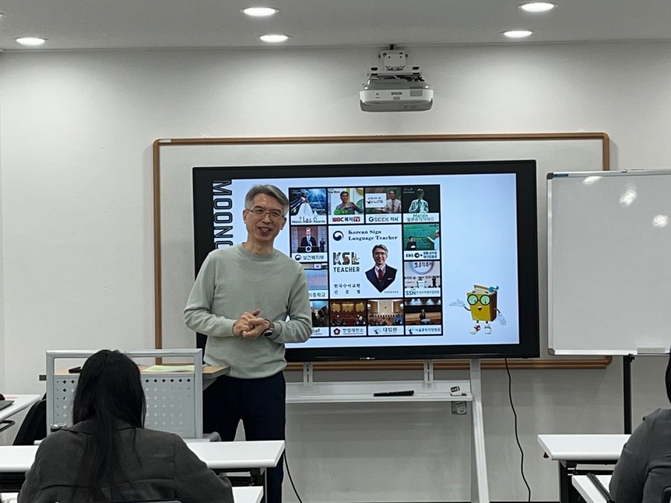 24.3.28_선거 수어통역 사례 (6).jpg