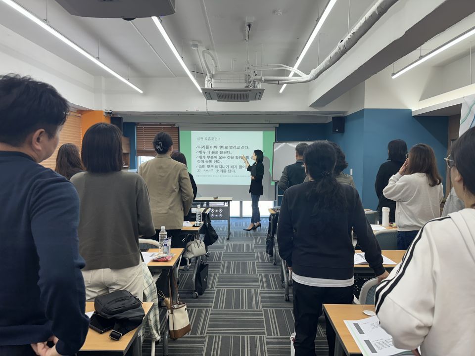 2023년 수어통역사 양성교육_교육사진_음성통역을위한전달력키우기_이솔 (7).jpg