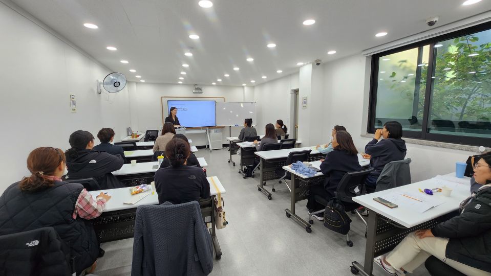 20251112_의회통역의 실제 교육사진(2).jpg