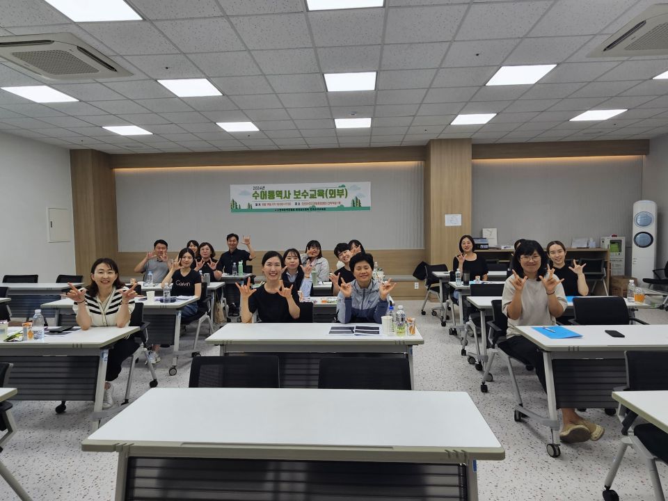 공공수어통역(고은미 강사)_단체사진.jpg
