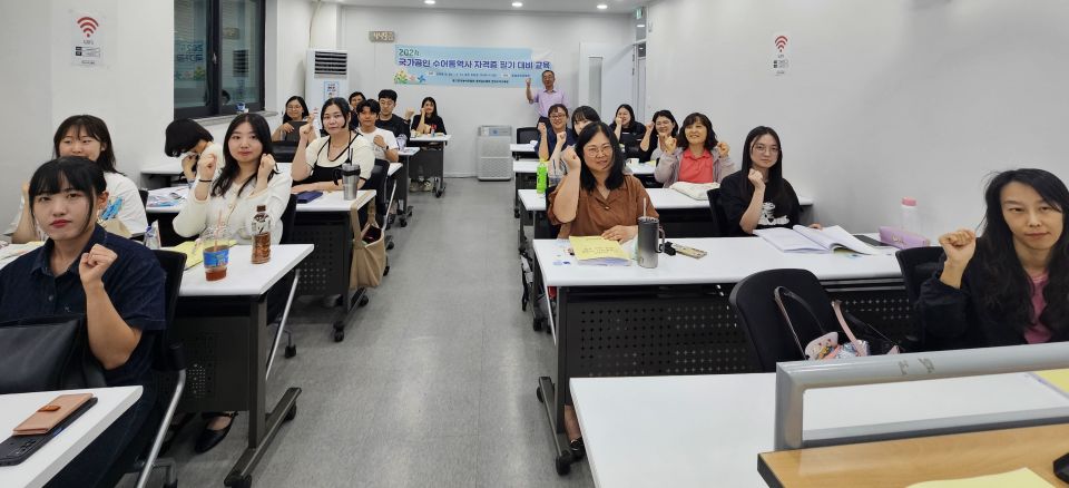 24.06.22. 장애인복지론 단체사진 (2).jpg